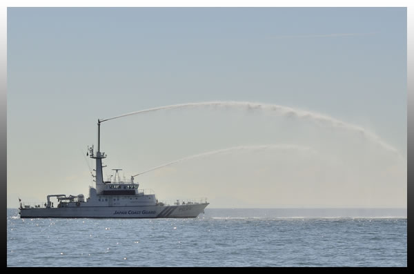 japan coast guard lance a incendie